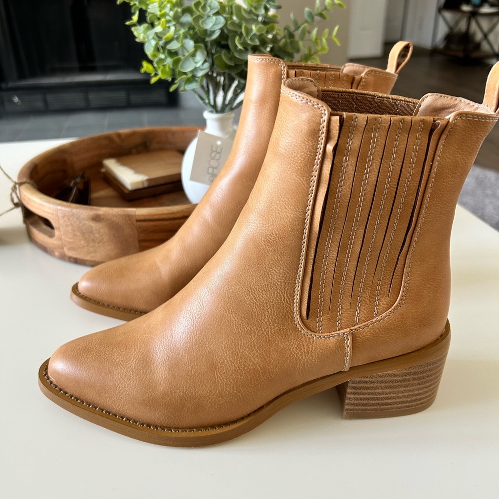 Camel boots